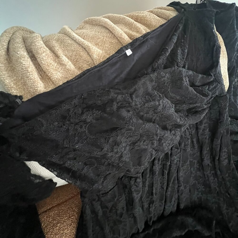Black Lace Off Shoulder Doubly Split Maternity Maxi Dress for Photoshoot - Picture 12 of 16